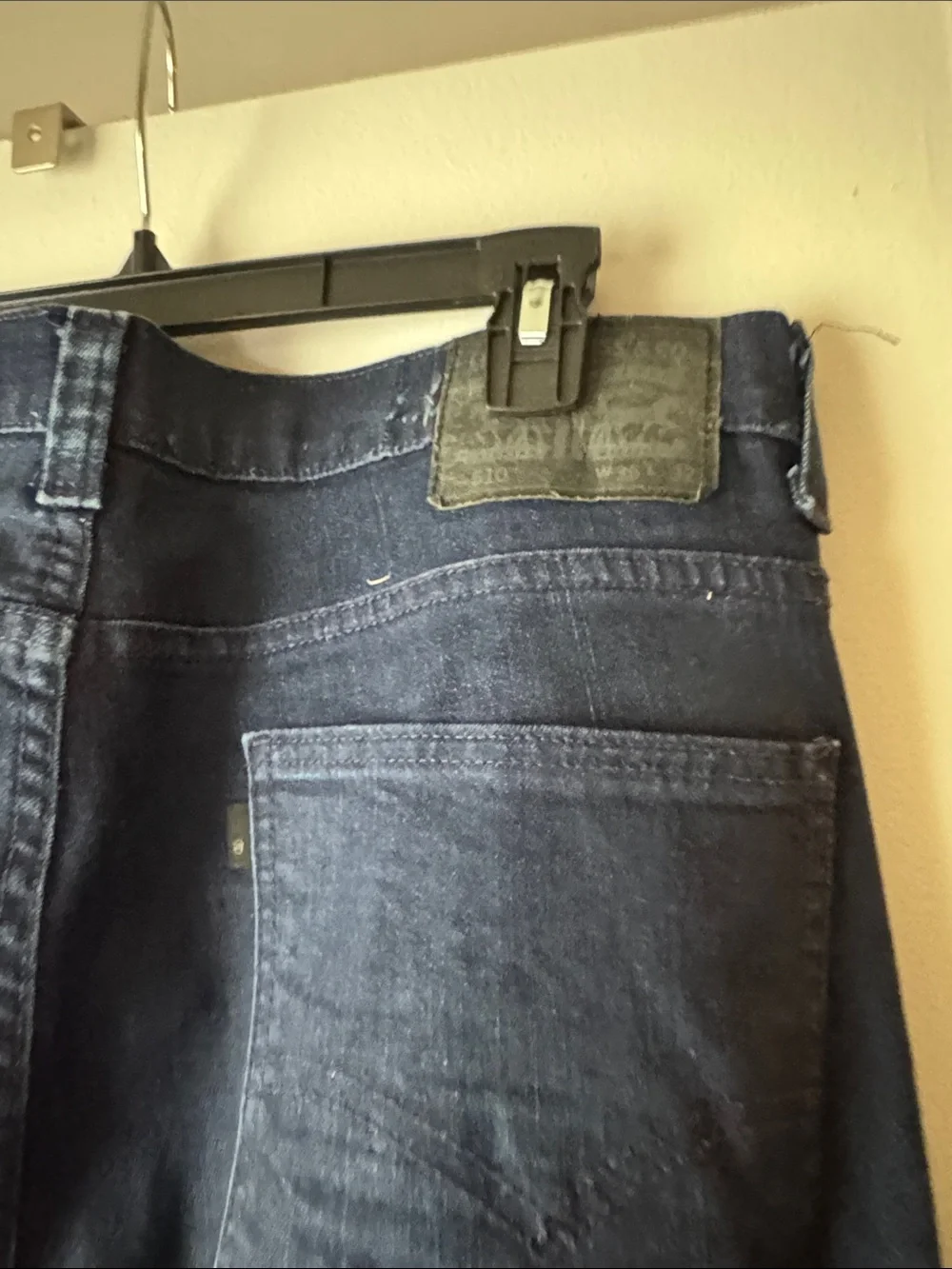 Levis slim straight